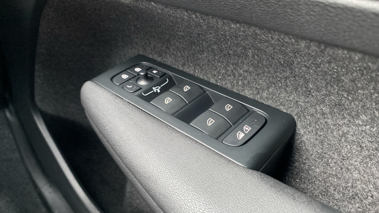 Volvo XC40 2.0 B4P Plus Dark 5dr Auto Petrol Estate